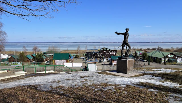 Altmeppen russische Uhren - Pleschtschejewo-See mit Statue von Peter I.