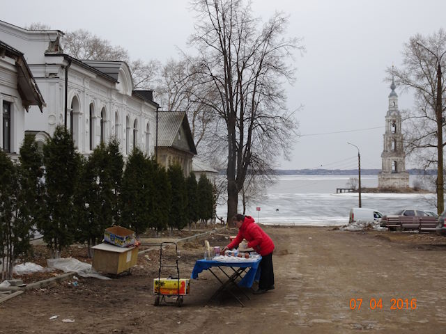 Altmeppen russische Uhren - Ueberflutete Kirche von Kaljasin im Uglitscher Stausee